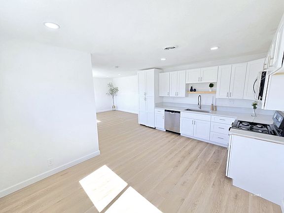 5th image of 300 S Gordon St