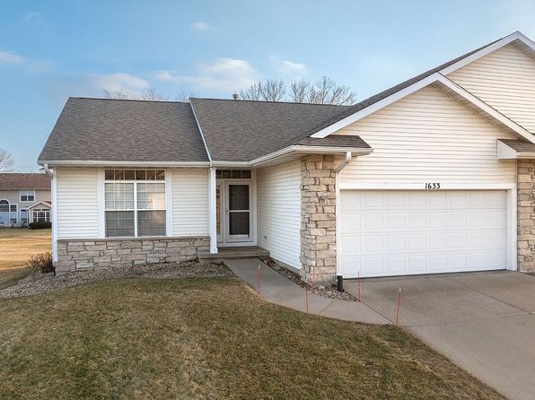 1633 Greens Way Ct NE