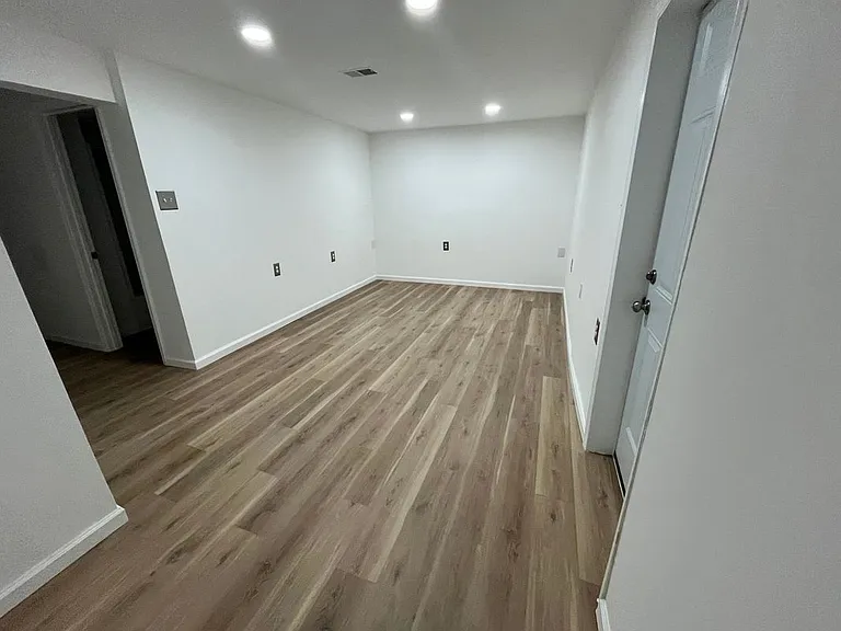2224 Prince Of Wales Ct #2 — Photo 1