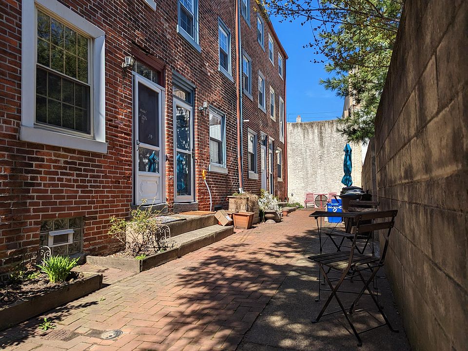 1st image of 725 Pemberton St Rear 4