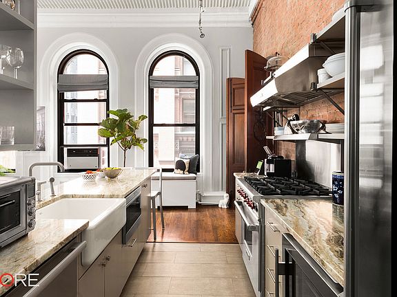 3rd image of 140 Nassau St APT 6A