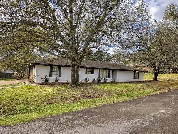 2nd image of 2605 Bentwood Dr