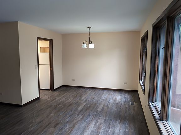 5th image of 242 W Slade St APT 2E