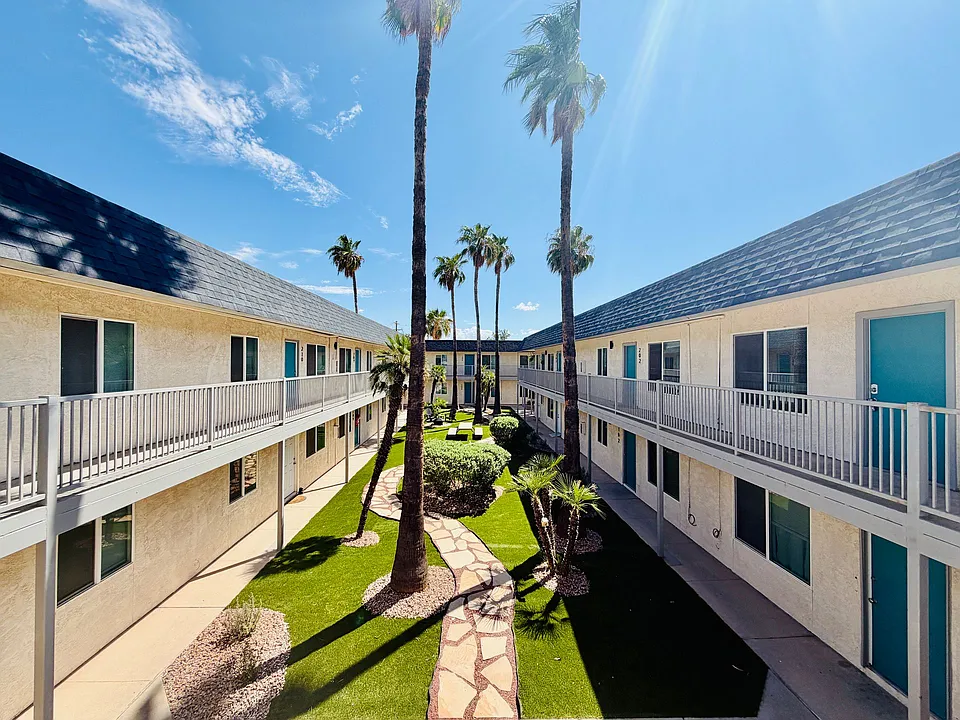 4424 Bellevue Newly Renovated Apartments with All Appliances Included!