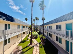 4424 Bellevue Newly Renovated Apartments with All Appliances Included!