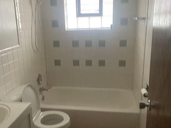4th image of 352 Yates Ave