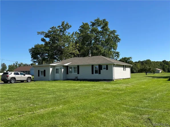 6615 S Transit Rd, Lockport, NY 14094