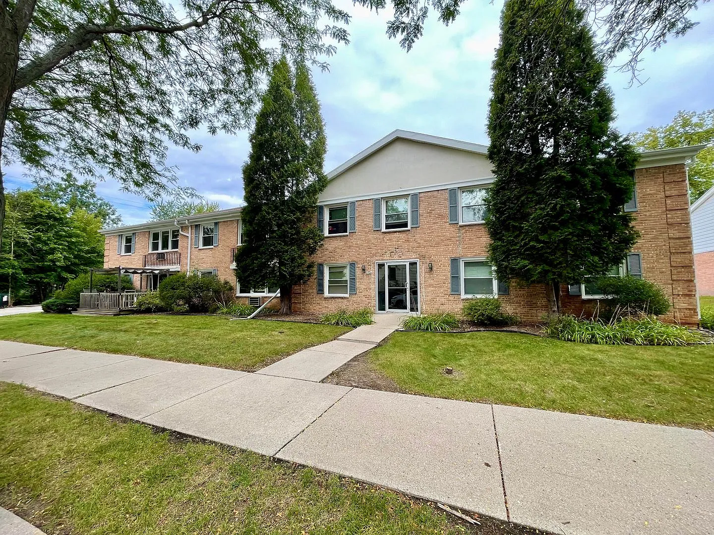 1524 E Providence Ave — Photo 1