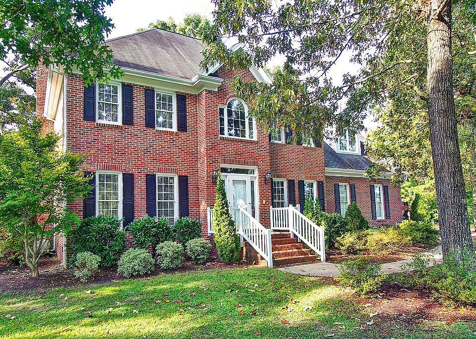 4 SIDED BRICK: FRONT LAWN