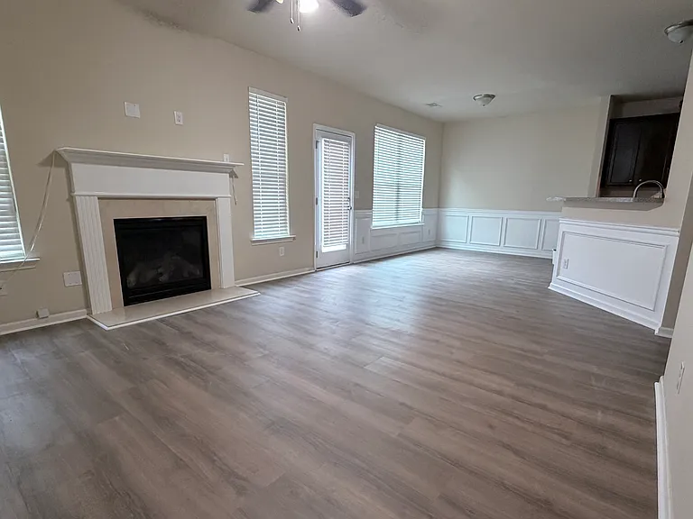 206 Highland Village Ln — Photo 3