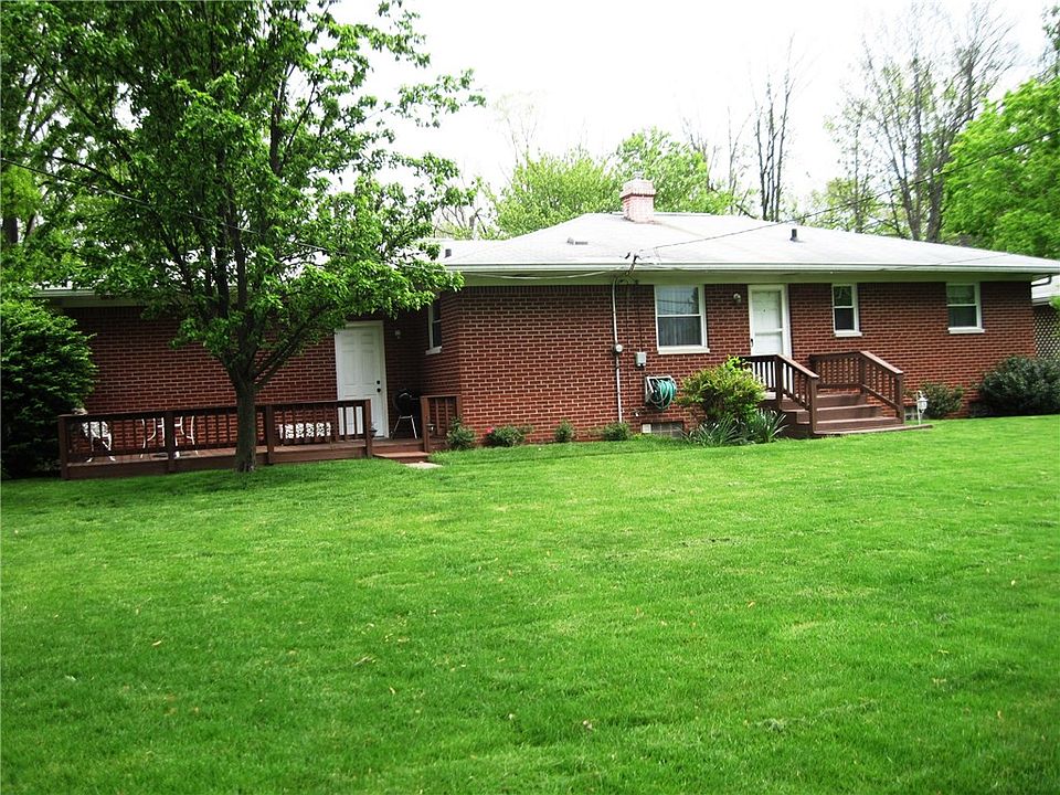 2nd image of 5833 Meadowood Dr