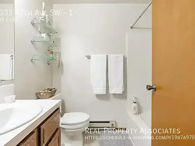 7333 47th Ave SW #1 — Photo 14