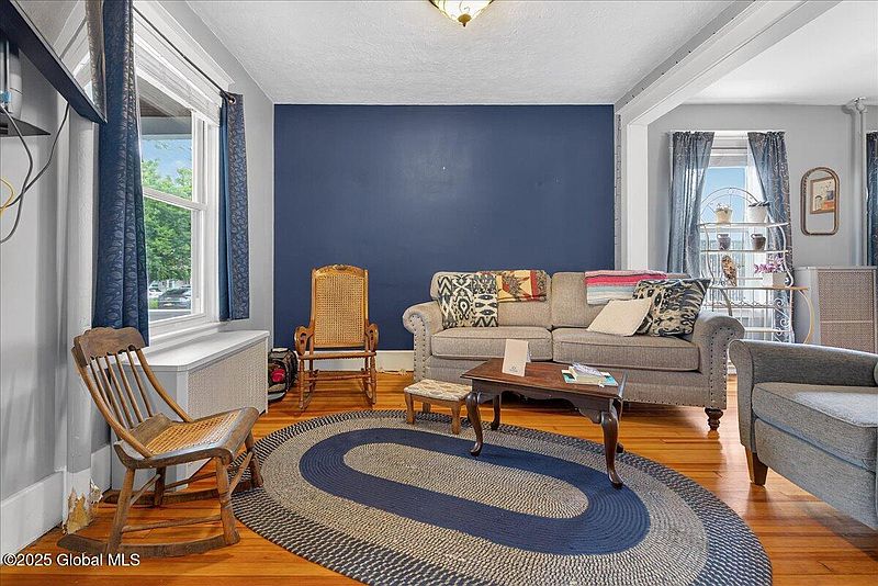 4th image of 1068 Garner Avenue