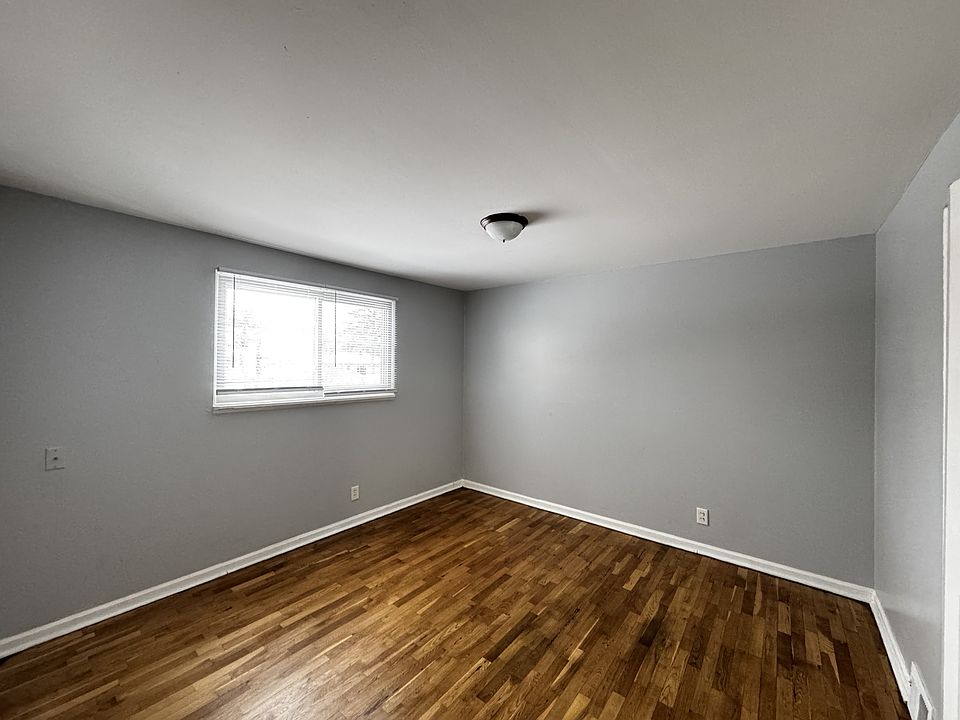2nd image of 3808 Ronald St
