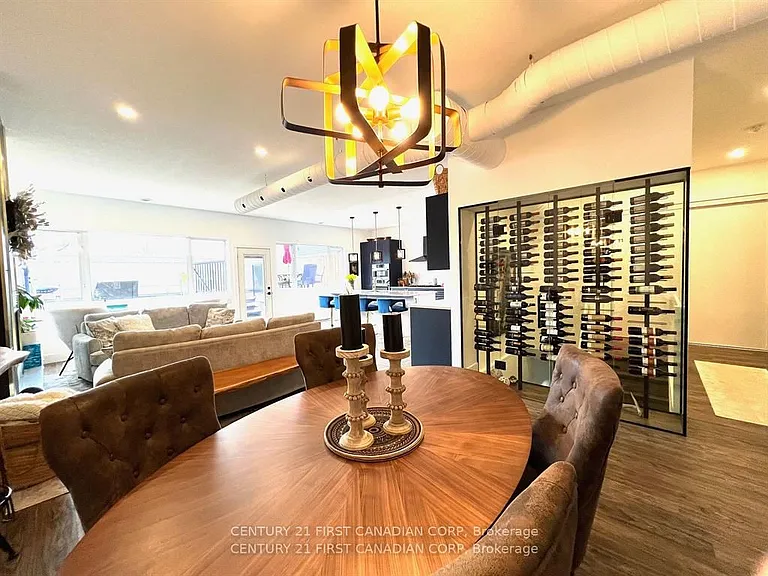 218 Joseph St #UPPER — Photo 9