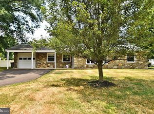 20 E Patricia Rd, Holland, PA 18966