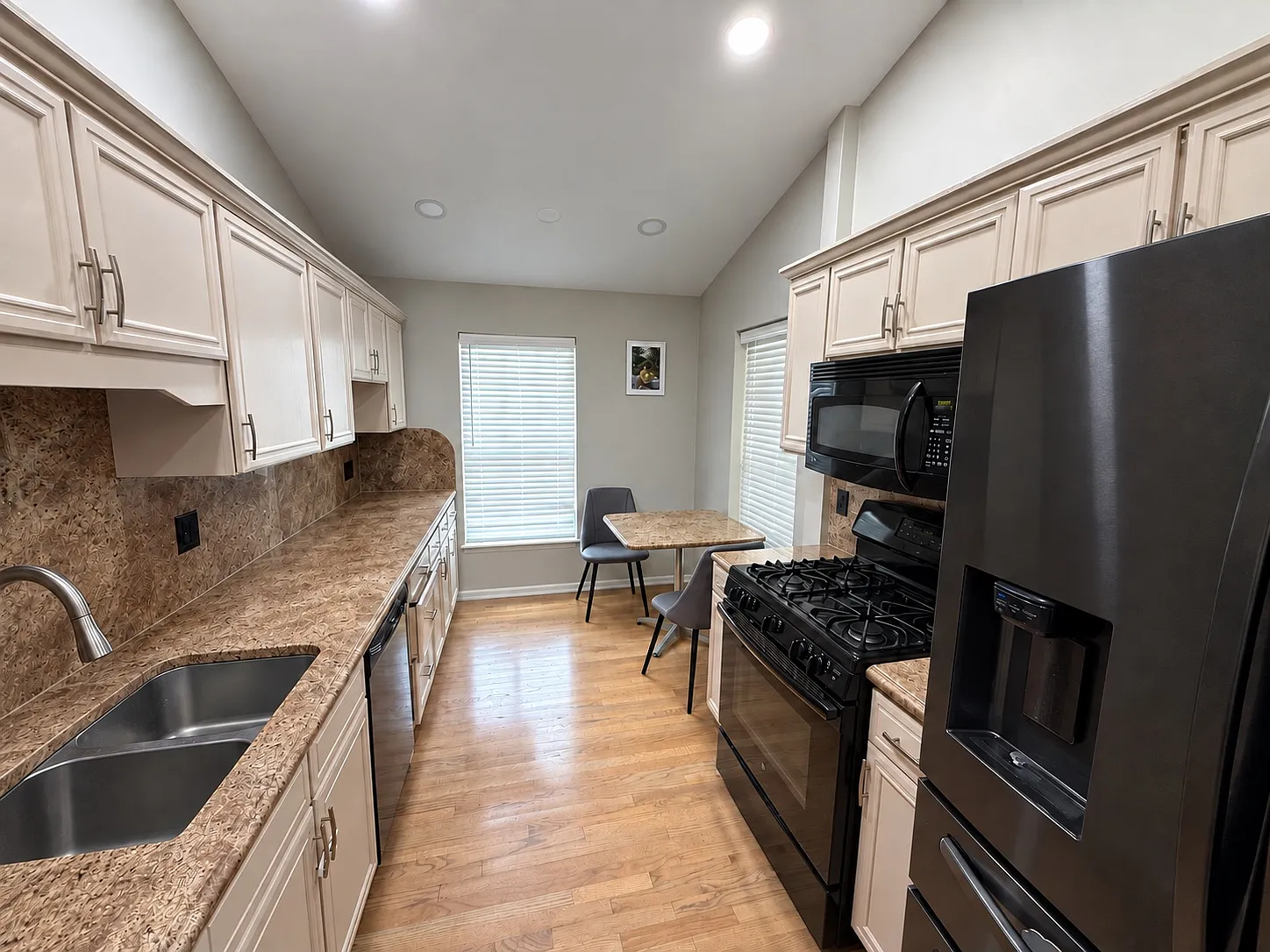 2759 S Embers Ln — Photo 2