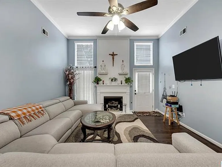 3025 English Oaks Cir — Photo 2