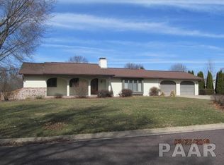 5 Olympia Fields Dr, Pekin, IL 61554