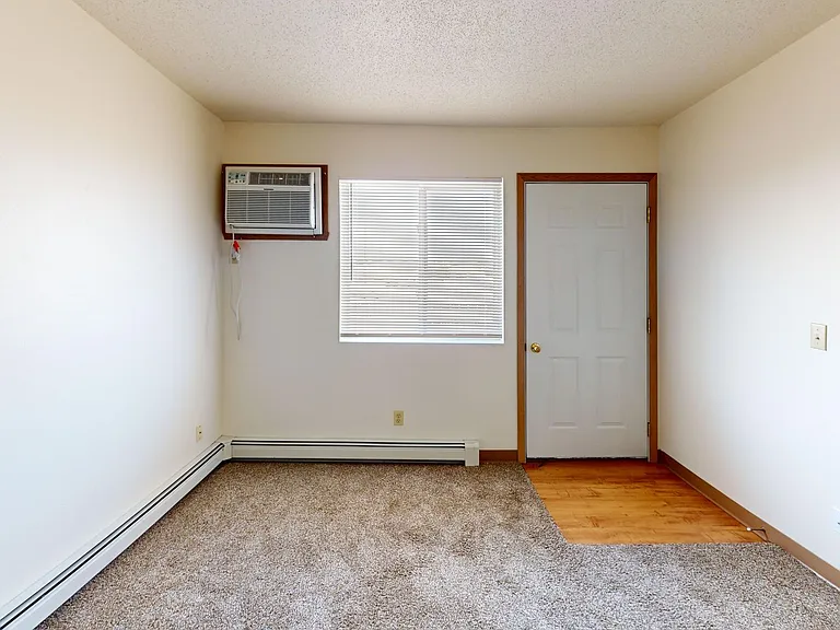 Dakota E & W Apartments — Photo 45