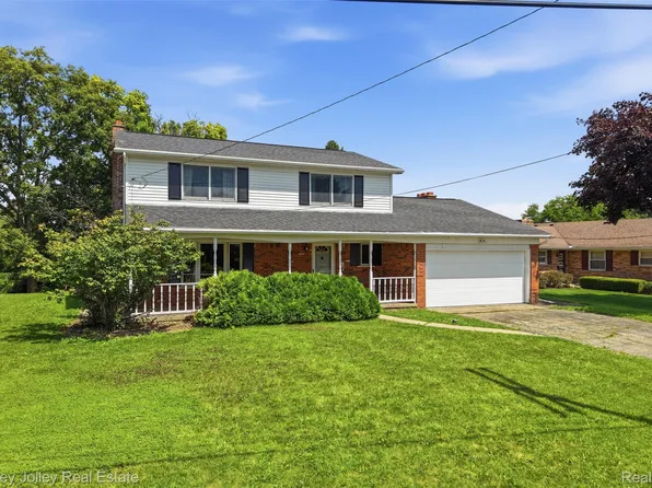 10507 Lafollette Dr, Brighton, MI 48114