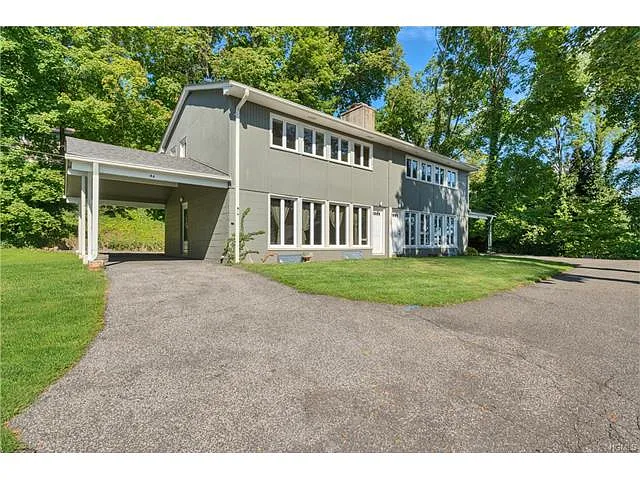 4 Edgewater Ln photo 1