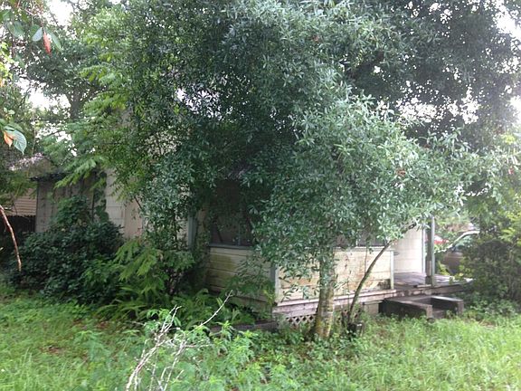 3rd image of 444 W Voorhis Ave