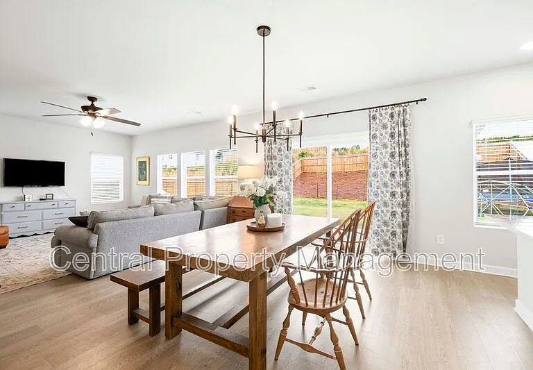 320 Lavinia Cir — Photo 11