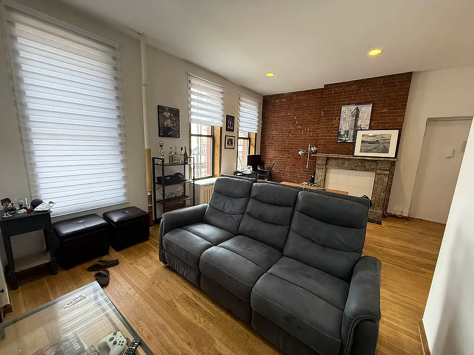 265 W 19th St #2E