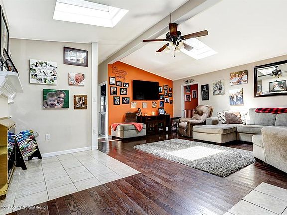3rd image of 1889 Shady Ln