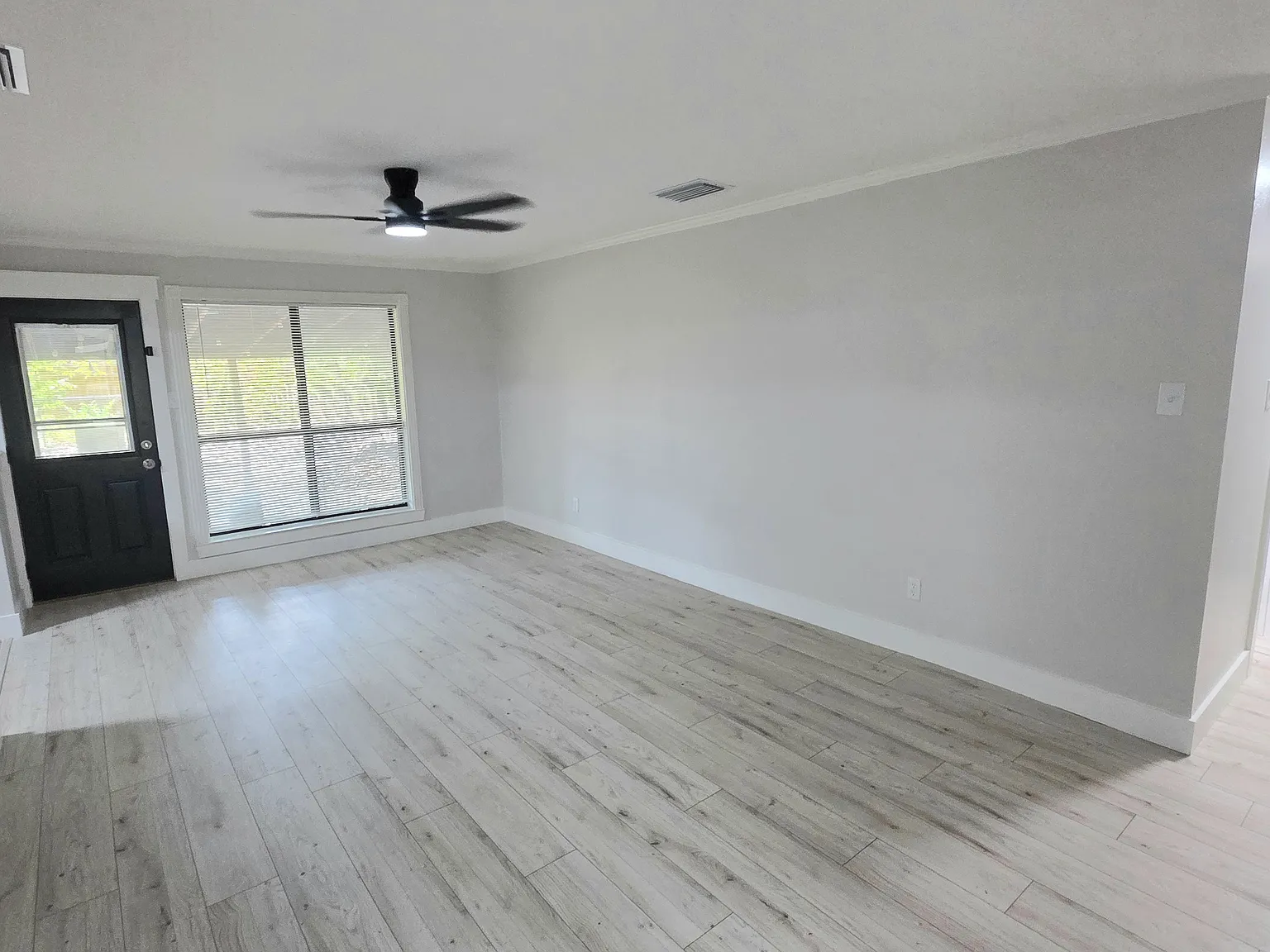 4 bed, 1695 sqft, $2,175 — Photo 3
