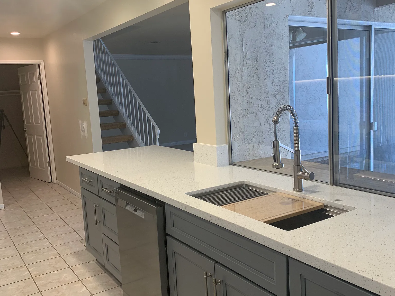 3 bed, 2.5 bath, 1500 sqft, $4,600 — Photo 2
