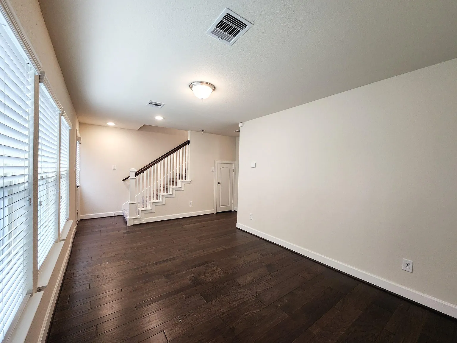 3 bed, 3.5 bath, 1918 sqft, $2,900 — Photo 4