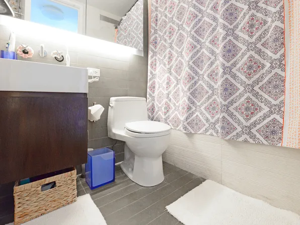 515 East 72nd Street image 8 of 10