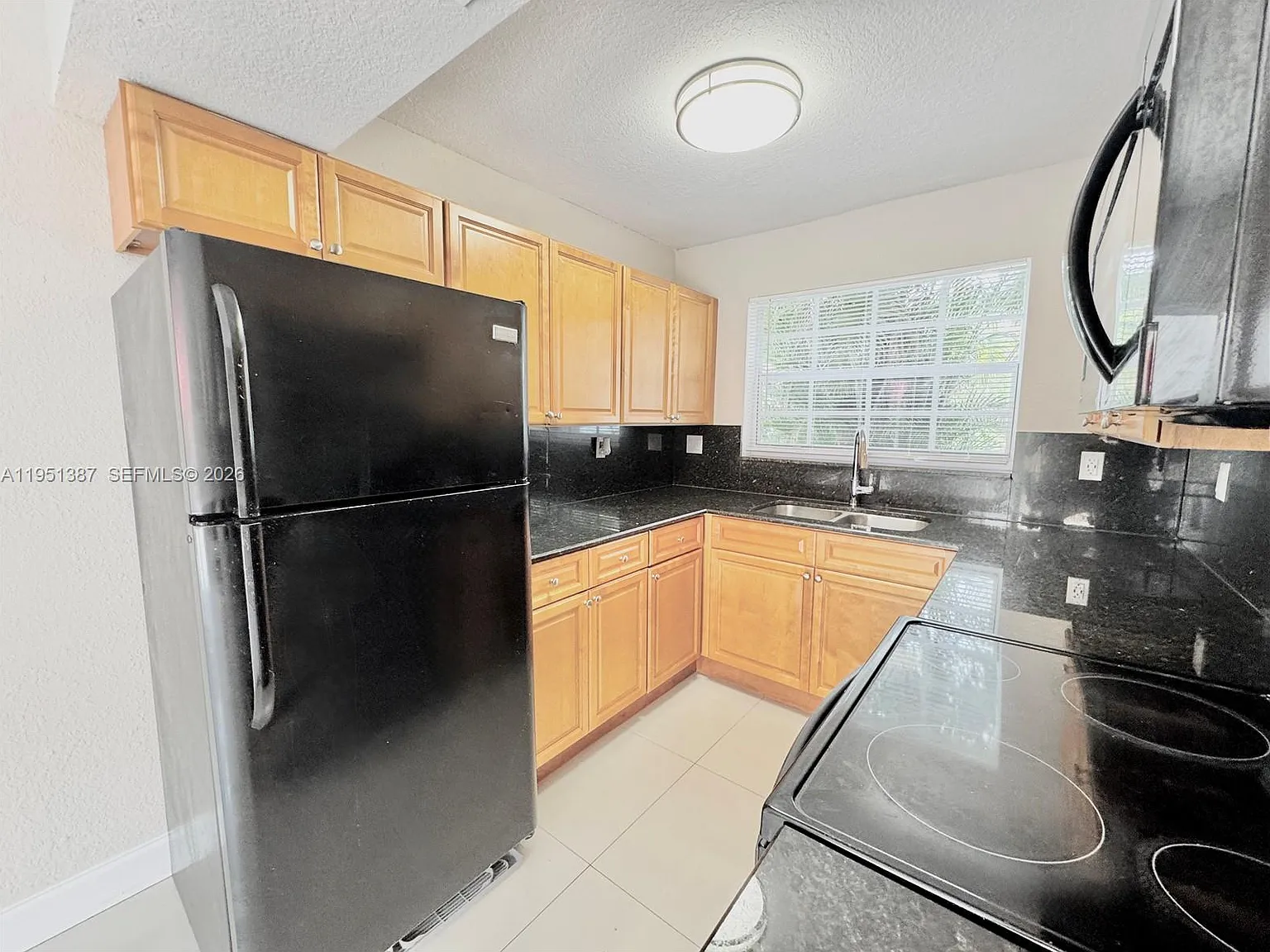3 bed, 2.5 bath, 1264 sqft, $2,650 — Photo 2