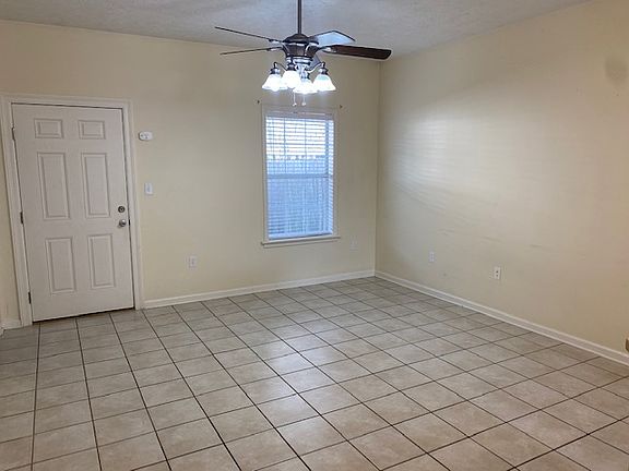 4th image of 401 Burnett St