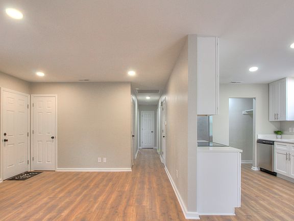 5th image of 700 Sharon Dr