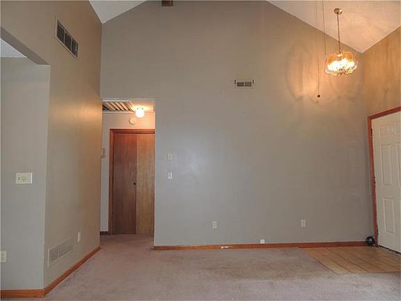 3rd image of 5014 Woodend Ave