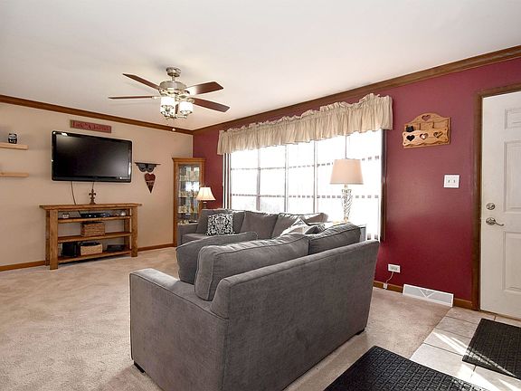 4th image of 28W542 Bolles Ave