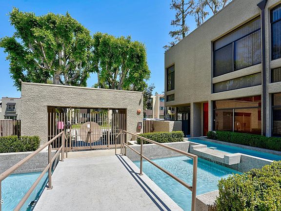 4th image of 484 E California Blvd APT 25
