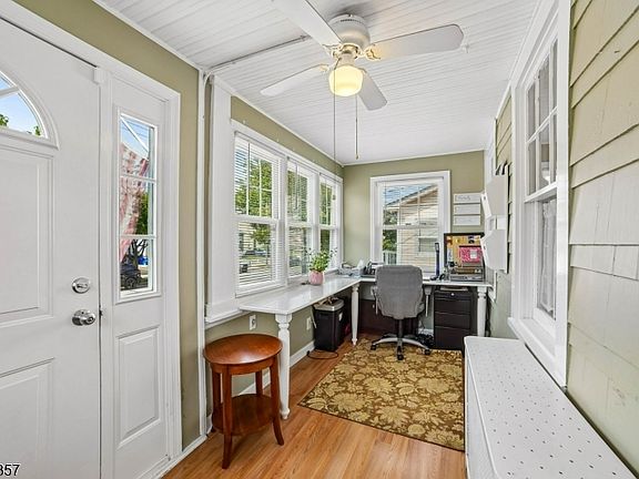 4th image of 439 Lake Ave