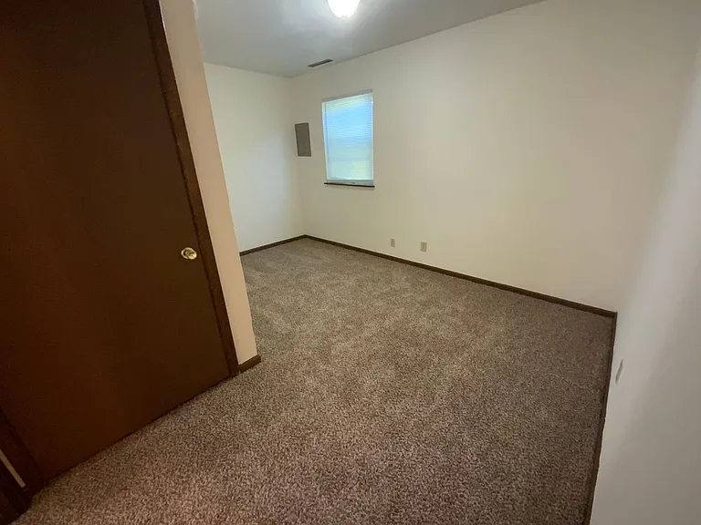 560 N East Park Ln — Photo 63