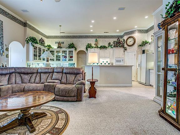 3rd image of 620 Pine Valley