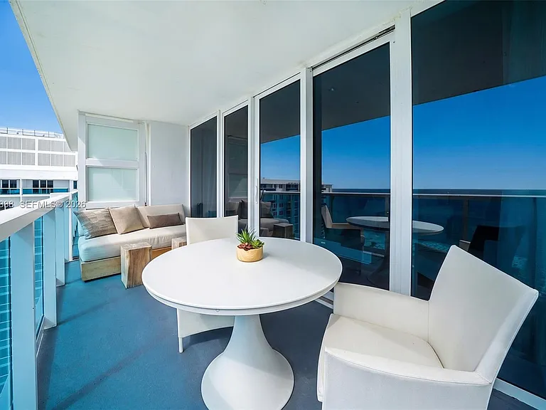 102 24th St #Penthouse 1718 — Photo 16