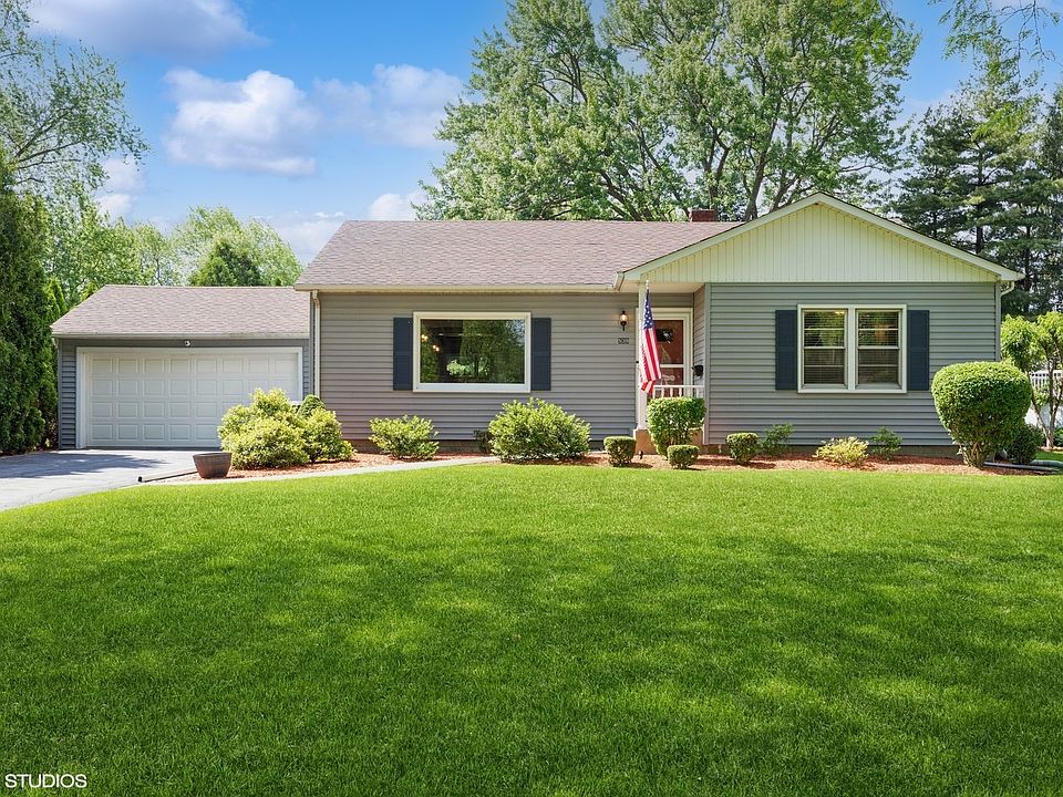 1st image of 539 E 160th Pl