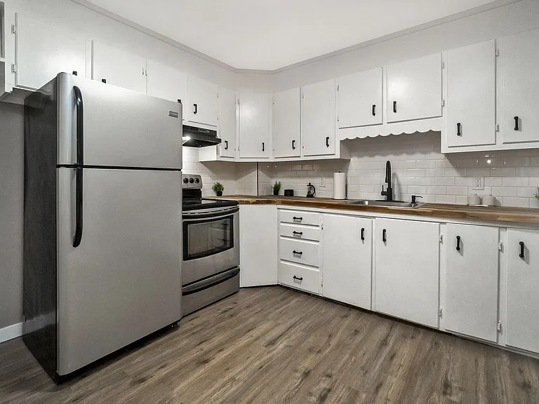 439 W Church St — Photo 14