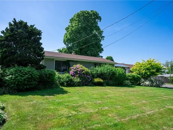 86 Mail Coach Rd, Portsmouth, RI 02871