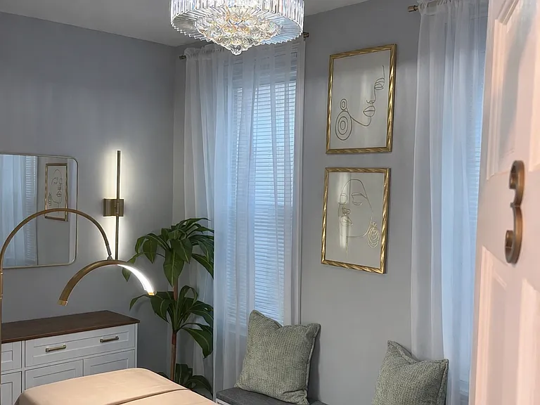 2743 Kensington Ave #2 — Photo 1