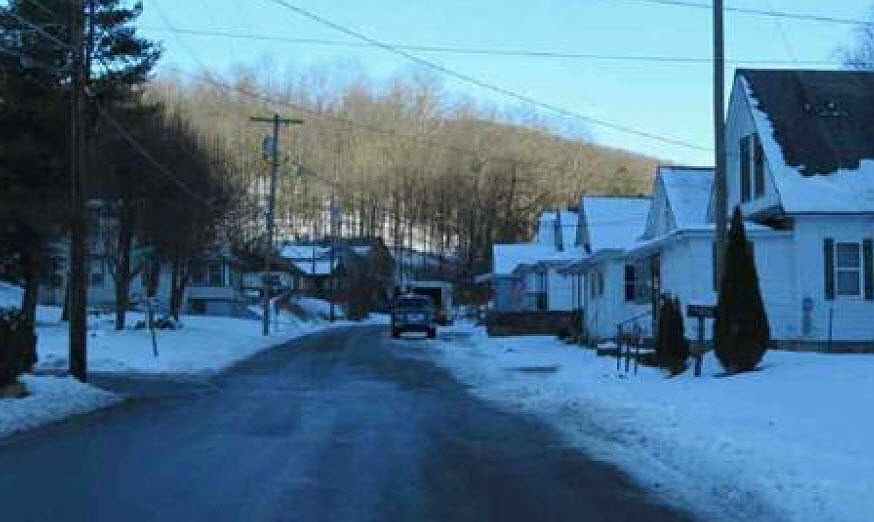 2nd image of 228 Diamond St