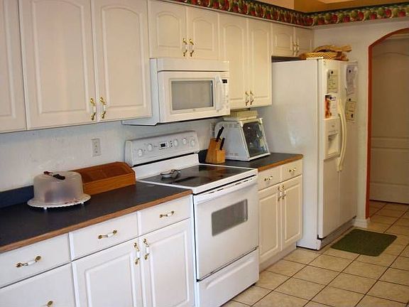 2nd image of 13 Lamont Ln